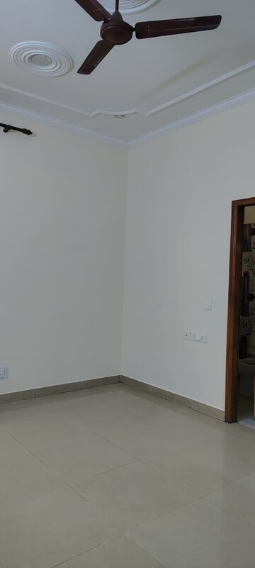 Room in 3 BHK Villa at Sector 46 – for Rent