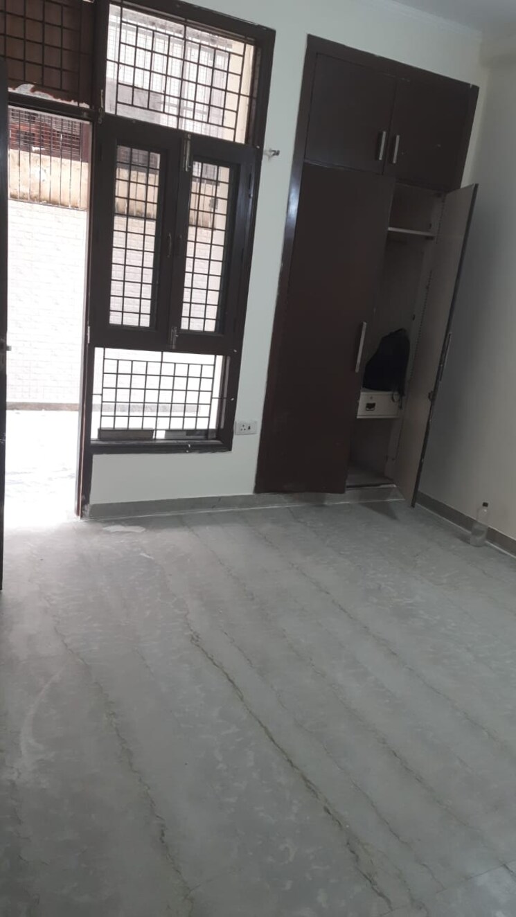 Room, sector 46 3 Bedroom 2500 Sq.Ft. Villa In Sector 46 Noida 8935029