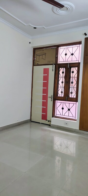 Room in 3 BHK Villa at Sector 46 – for Rent