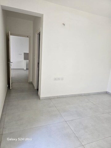 Room in 2 BHK Apartment at Casagrand Boulevard, Hennur Road – for Sale