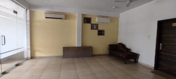 Room in 4 BHK Independent House at Gomti Nagar – for Sale