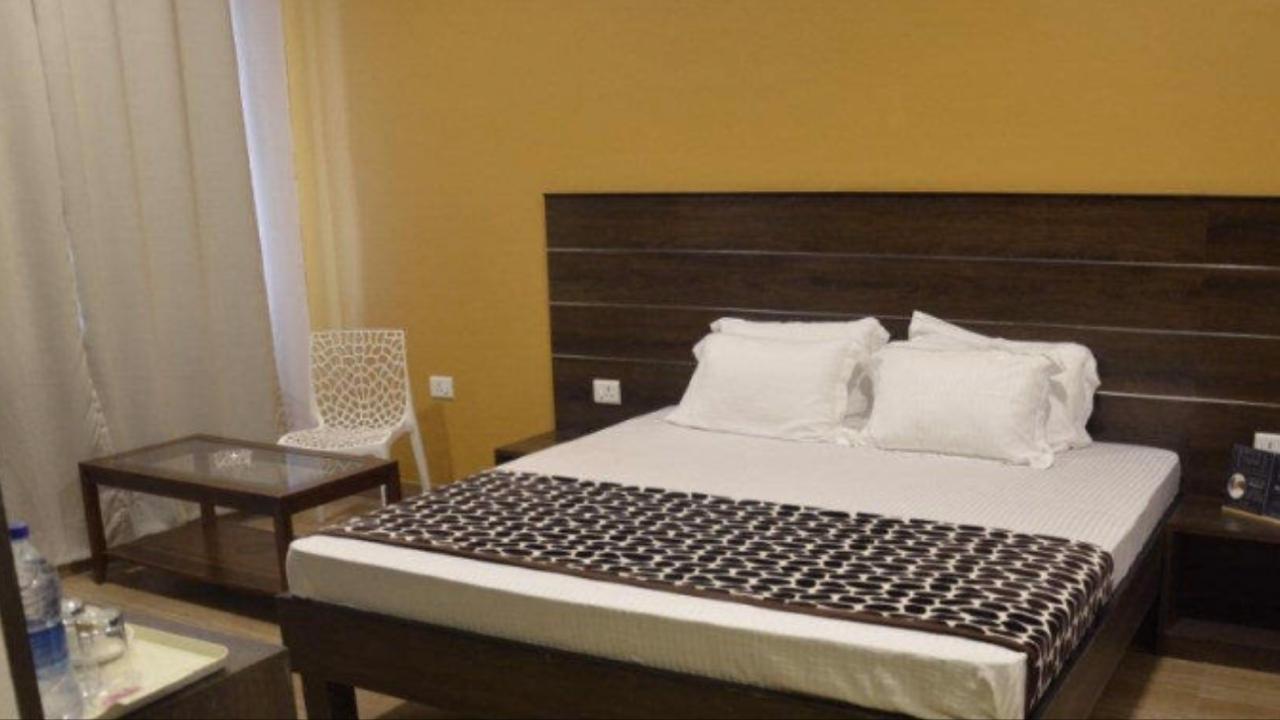 4 BHK + Pooja Room,Servant Room Independent House For Sale in Pratap Properties 