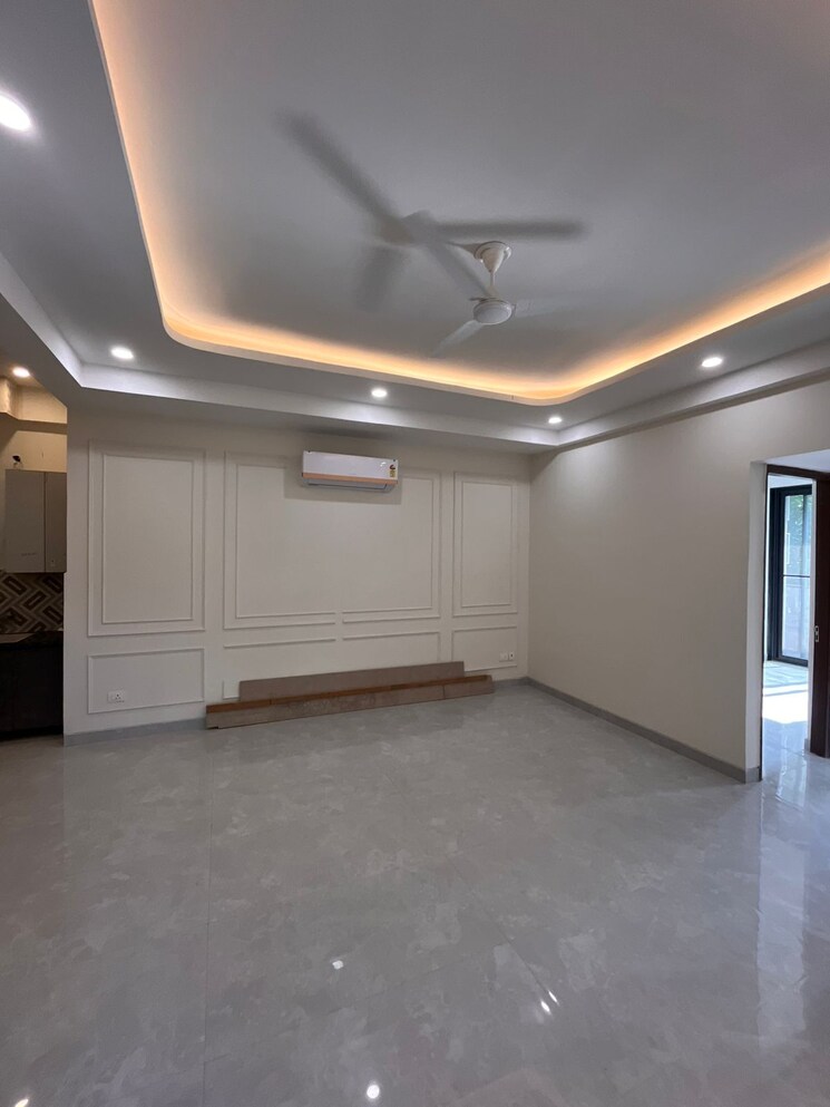 Room, sector 45 3 Bedroom 2000 Sq.Ft. Villa In Sector 45 Noida 8935084