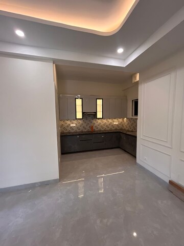 Room in 3 BHK Villa at Sector 45 – for Rent
