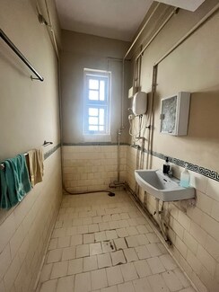 2 BHK + Extra Room Apartment For Sale in Colaba
