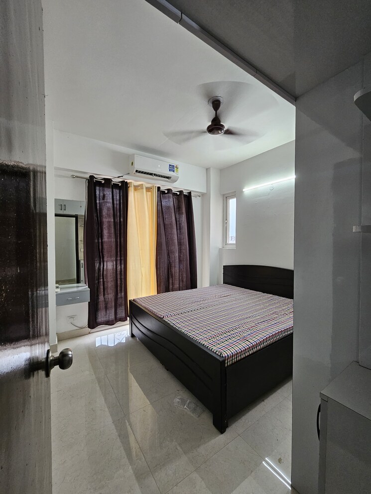 Bedroom, signature-the-serenas 2 Bedroom 724 Sq.Ft. Apartment In Sohna Sector 36 Gurgaon 8935100