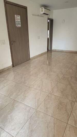 Room in 3.5 BHK Apartment at Emaar Palm Hills, Sector 77 – for Sale