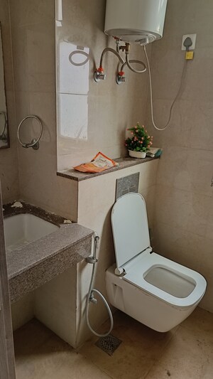 Furnished Amenities in 3.5 BHK Apartment at Emaar Palm Hills, Sector 77 – for Sale