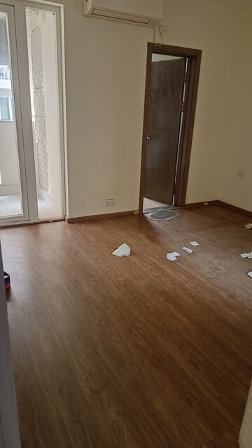 Room in 3.5 BHK Apartment at Emaar Palm Hills, Sector 77 – for Sale