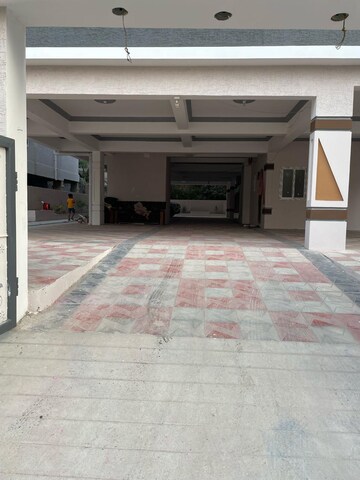Parking in 3 BHK Builder Floor at Alkapuri – for Sale