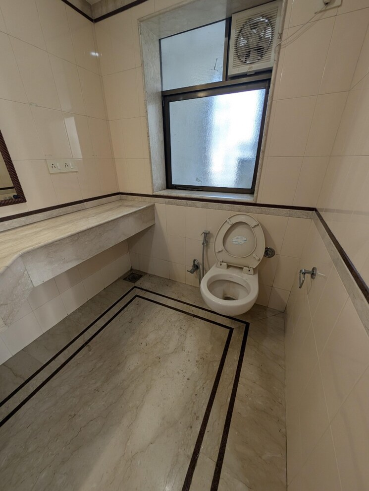 Bathroom, prabhadevi 4 Bedroom 2400 Sq.Ft. Apartment In Prabhadevi Mumbai 8935102