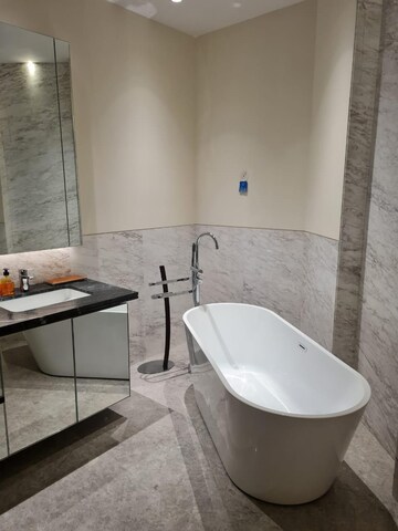 Bathroom in 4 BHK Apartment at DLF The Camellias, Sector 42 – for Rent