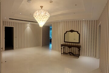 Room in 4 BHK Apartment at DLF The Camellias, Sector 42 – for Rent