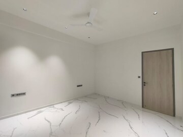 Room in 3.5 BHK Apartment at Windsor Grande Residences, Andheri West – for Rent