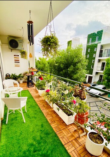 Balcony in 3 BHK Builder Floor at Central Park 3 Flower Valley, Sohna Sector 33 – for Rent
