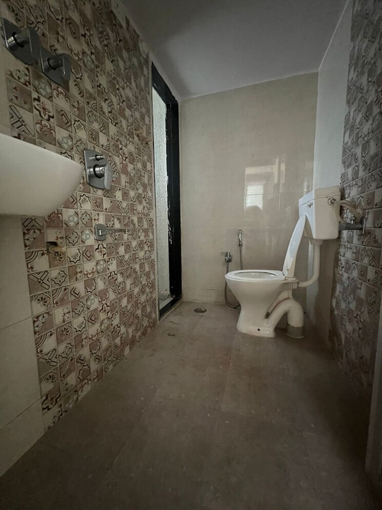 Bathroom, parsik nagar 1 Bedroom 459 Sq.Ft. Apartment In Parsik Nagar Thane 8934787