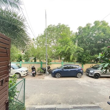 Parking in 2 BHK Independent House at Gomti Nagar – for Rent