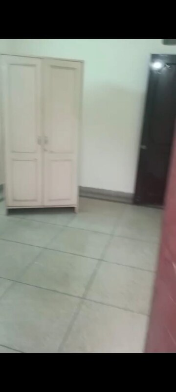 Room in 3 BHK Builder Floor at Sector 11 – for Rent