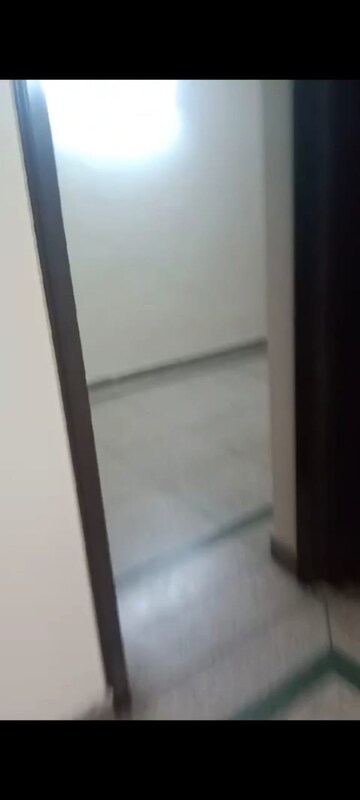 Room in 3 BHK Builder Floor at Sector 11 – for Rent