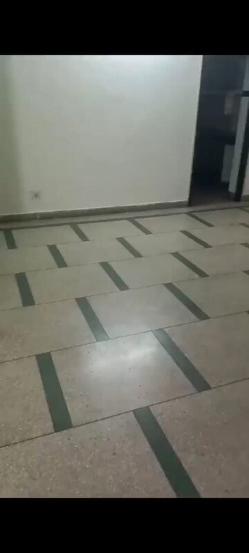 Room in 3 BHK Builder Floor at Sector 11 – for Rent
