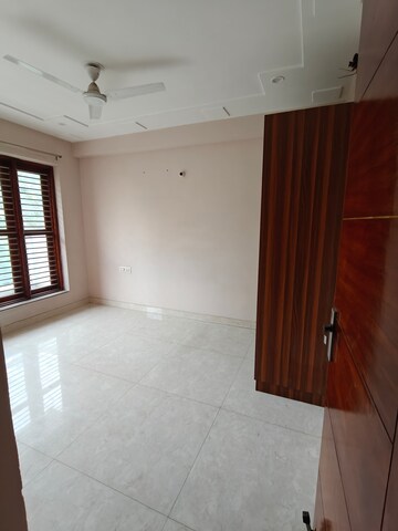 Room in 2 BHK Builder Floor at Sector 51 – for Rent
