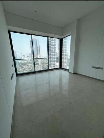 Room in 4 BHK Apartment at Rustomjee Crown Phase 2, Prabhadevi – for Rent