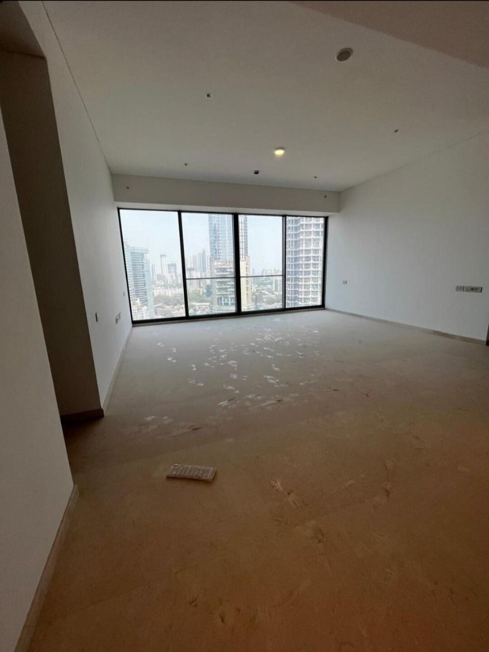 4 BHK + Servant Room Apartment For Rent in Rustomjee Crown Phase 2