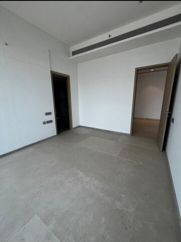 Room in 4 BHK Apartment at Rustomjee Crown Phase 2, Prabhadevi – for Rent