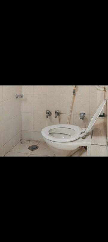 Bathroom in  Pg at Malad West – for Rent