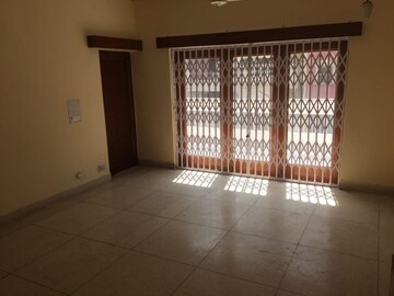 Room in 3 BHK Builder Floor at Lajpat Nagar – for Rent