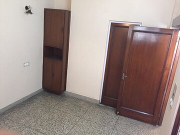 Room in 3 BHK Builder Floor at Lajpat Nagar – for Rent