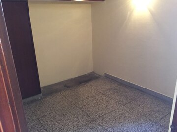 Room in 3 BHK Builder Floor at Lajpat Nagar – for Rent
