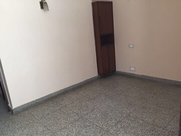 Room in 3 BHK Builder Floor at Lajpat Nagar – for Rent