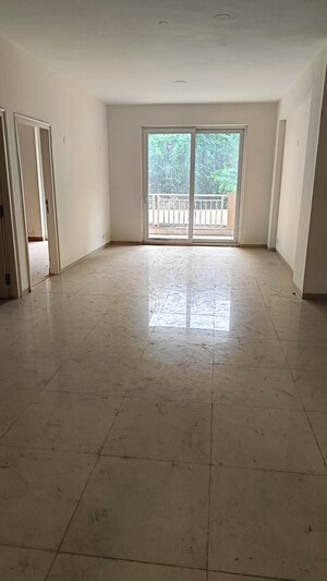 Room in 4 BHK Apartment at Emaar Palm Hills, Sector 77 – for Sale