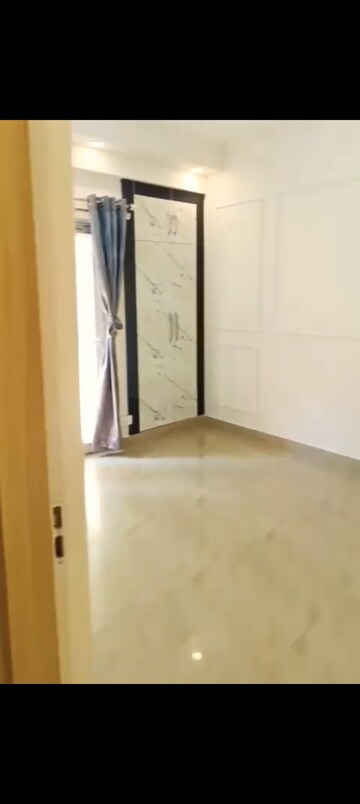 Room in 3 BHK Builder Floor at Heritage Floors, Sector 1 Greater Noida – for Rent