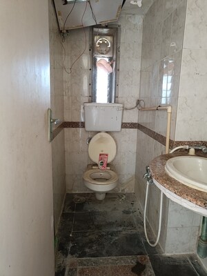 Bathroom in 1 BHK Apartment at Emerald Isle 2, Goregaon East – for Sale