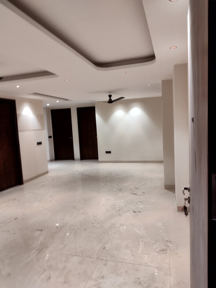 Room, freedom fighters enclave 4 Bedroom 2000 Sq.Ft. Builder Floor In Freedom Fighters Enclave Delhi 8935346