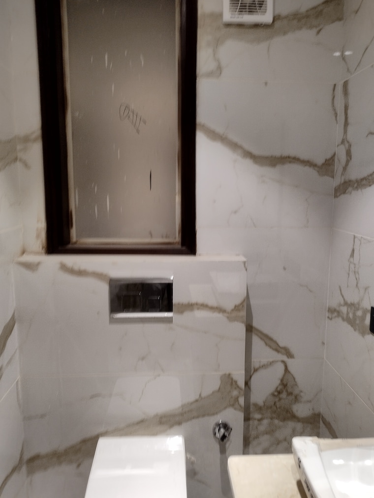 Bathroom, freedom fighters enclave 4 Bedroom 2000 Sq.Ft. Builder Floor In Freedom Fighters Enclave Delhi 8935346