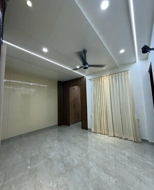 Room in 3 BHK Builder Floor at Sector 35 – for Sale