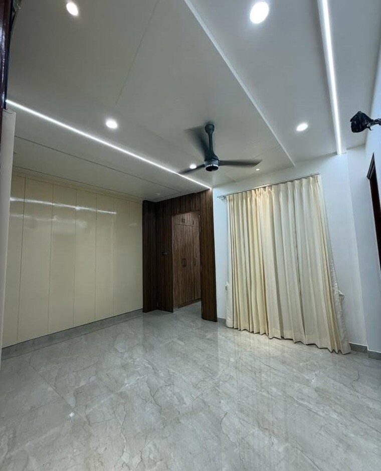 Room, sector 35 3 Bedroom 3150 Sq.Ft. Builder Floor In Sector 35 Faridabad 8935375