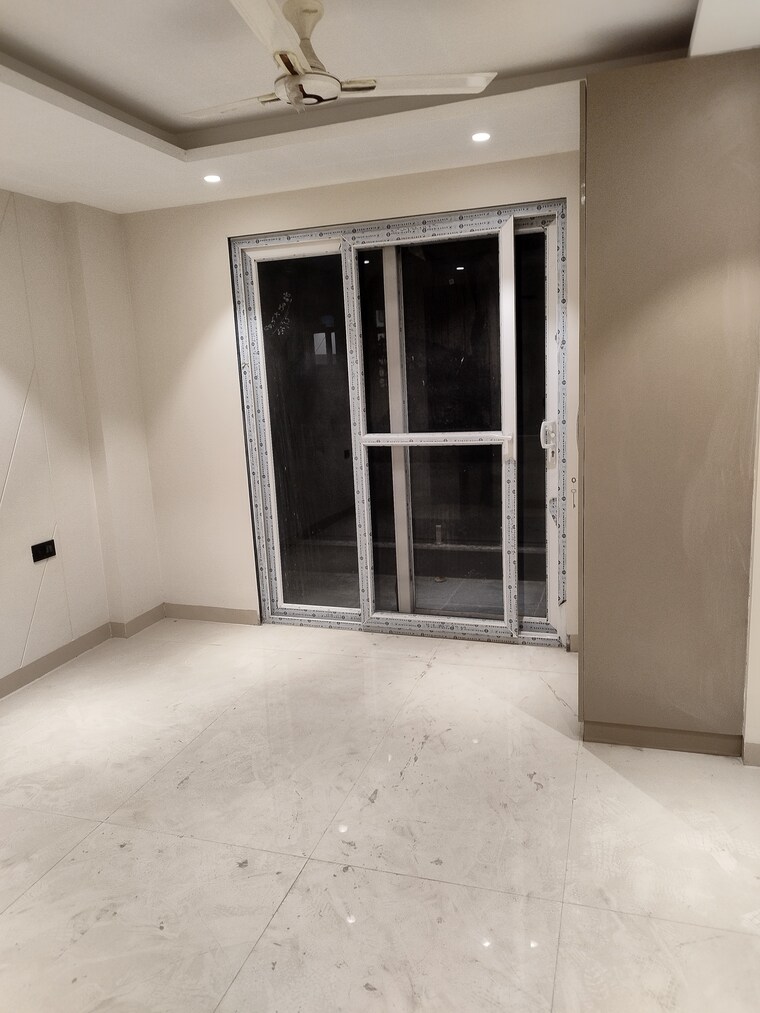 Room, freedom fighters enclave 4 Bedroom 2000 Sq.Ft. Builder Floor In Freedom Fighters Enclave Delhi 8935346