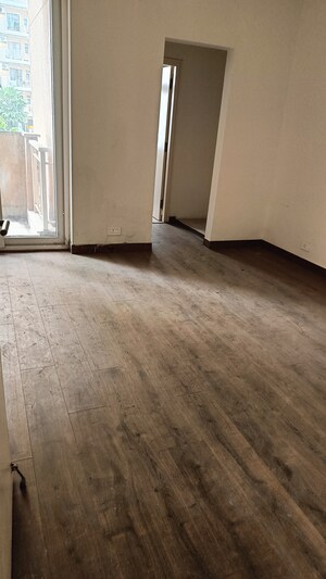 Room in 4 BHK Apartment at Emaar Palm Hills, Sector 77 – for Sale