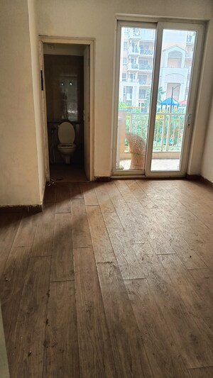 Room in 4 BHK Apartment at Emaar Palm Hills, Sector 77 – for Sale