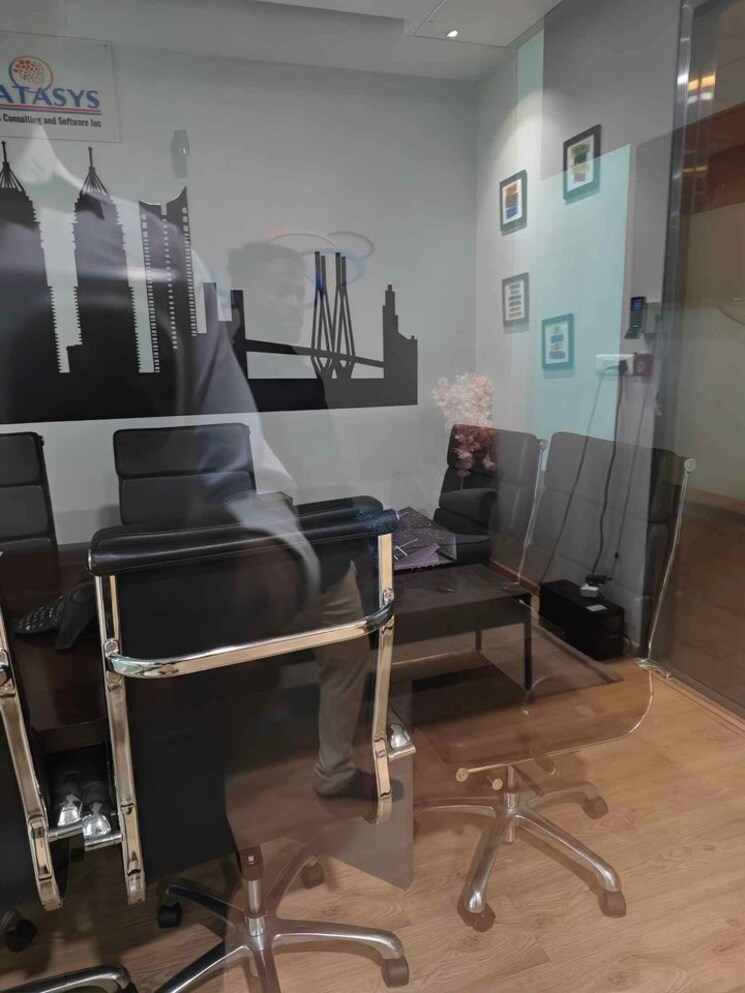 Team Area, lig colony Commercial Office Space 2150 Sq.Ft. In Lig Colony Indore 8935331