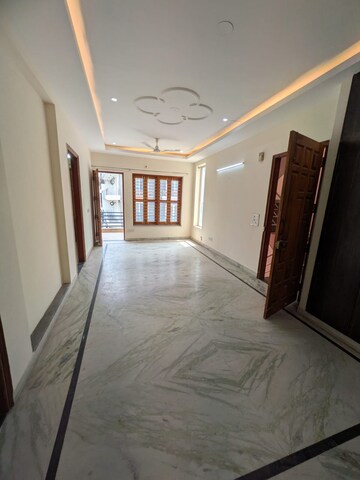 Room in 3 BHK Apartment at Ansal Sushant Estate, Sector 52 – for Rent