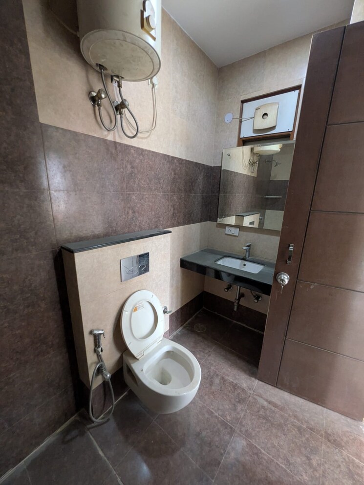 Bathroom, ansal-sushant-estate 3 Bedroom 2040 Sq.Ft. Apartment In Sector 52 Gurgaon 8935377