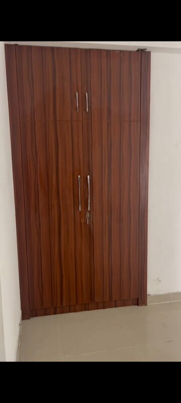 Furnished Amenities in 3 BHK Apartment at Ajnara Le Garden, Sector 16b Greater Noida – for Rent