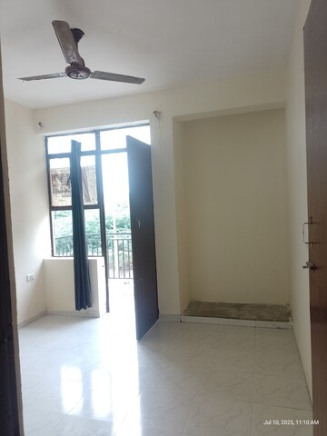Room in 1 BHK Apartment at Sarsawan – for Rent
