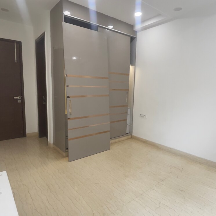 Room, rohini sector 24 3 Bedroom 1100 Sq.Ft. Builder Floor In Rohini Sector 24 Delhi 8935391