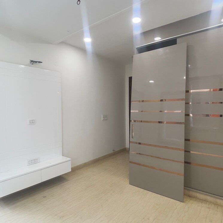 Room, rohini sector 24 3 Bedroom 1100 Sq.Ft. Builder Floor In Rohini Sector 24 Delhi 8935391